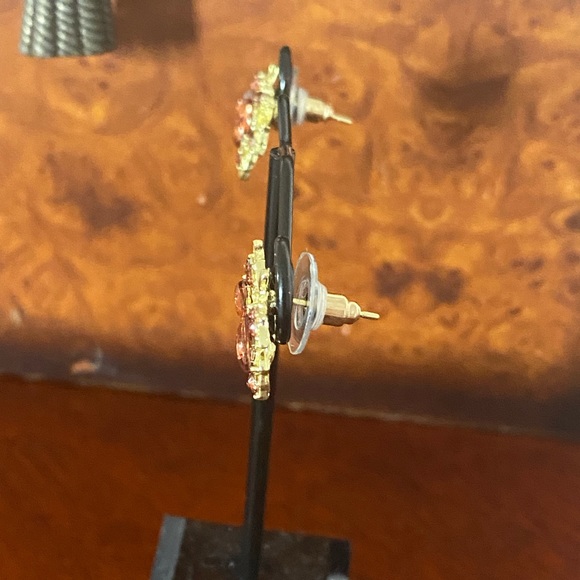 NWT Silver Needle Stud Earrings Red Autumn Leaf Design - Picture 4 of 5